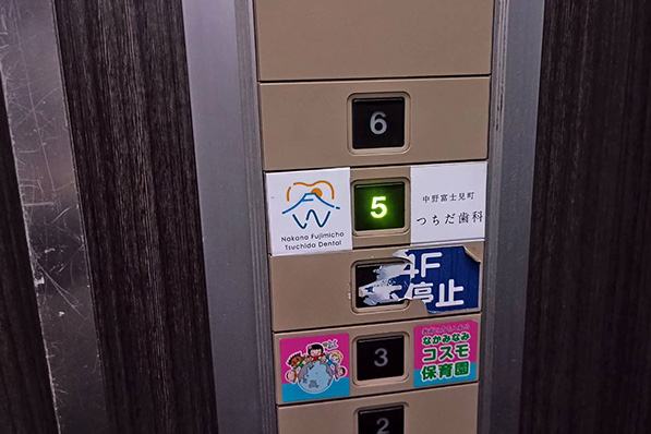 エレベーターボタン